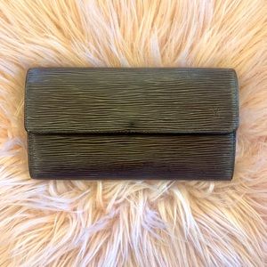💛SOLD💛 Louis Vuitton Epi Sarah Long Wallet